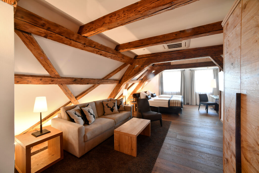 Gästezimmer im Hotel Goldene Sonne mit Sichtbarer Tragkonstruktion