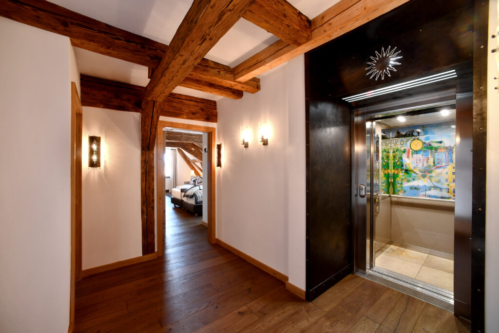 Hotel Goldene Sonne mit Sichtbaren Holzbalken