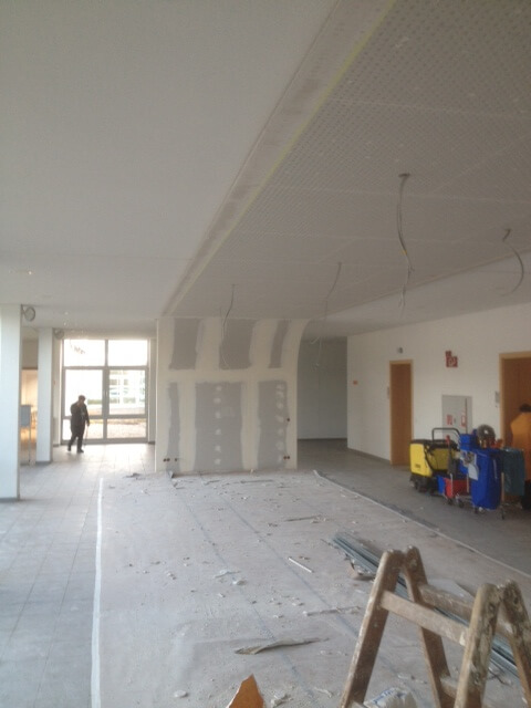 Neugestaltung im Pausenraum Der Fachhochschule Landshut vorher