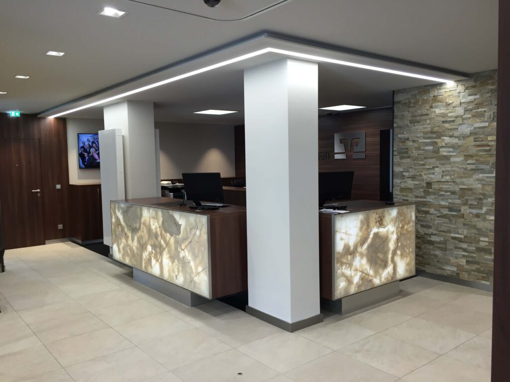 Eingangsbereich der VR-Bank Landshut