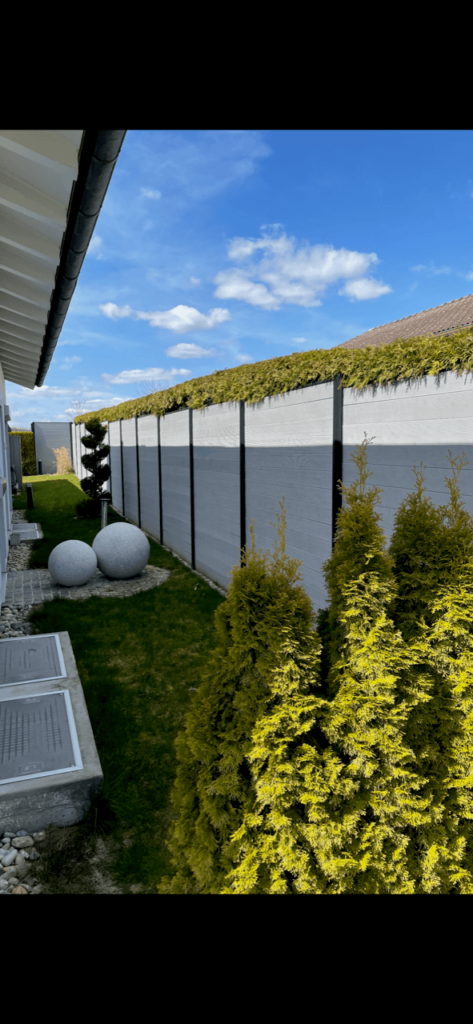 5.10(3) Zaun aus WPC-Beplankung und Aluminium