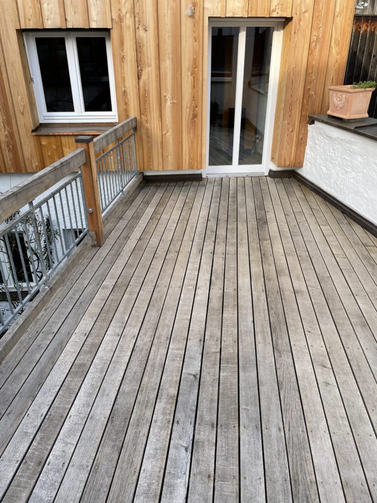 5.23 Terrassenbelag aus Gekalkten Eichenbohlen