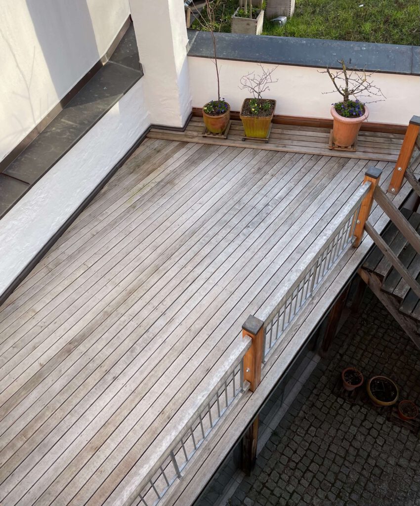 5.24 Terrassenbelag aus Gekalkten Eichenbohlen